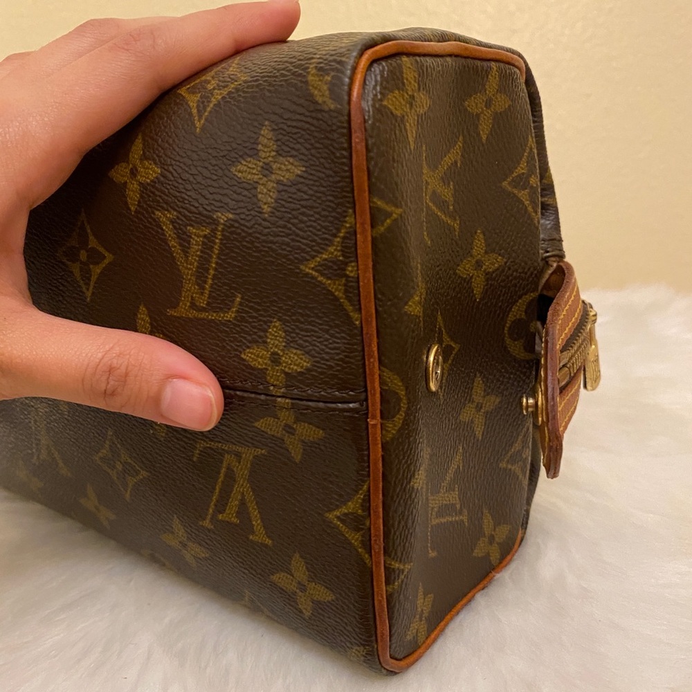 Firm price (RARE) Cosmetic pouch - Picture 10 of 12